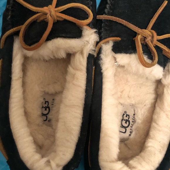 UGG SIZE 6 - Picture 8 of 8